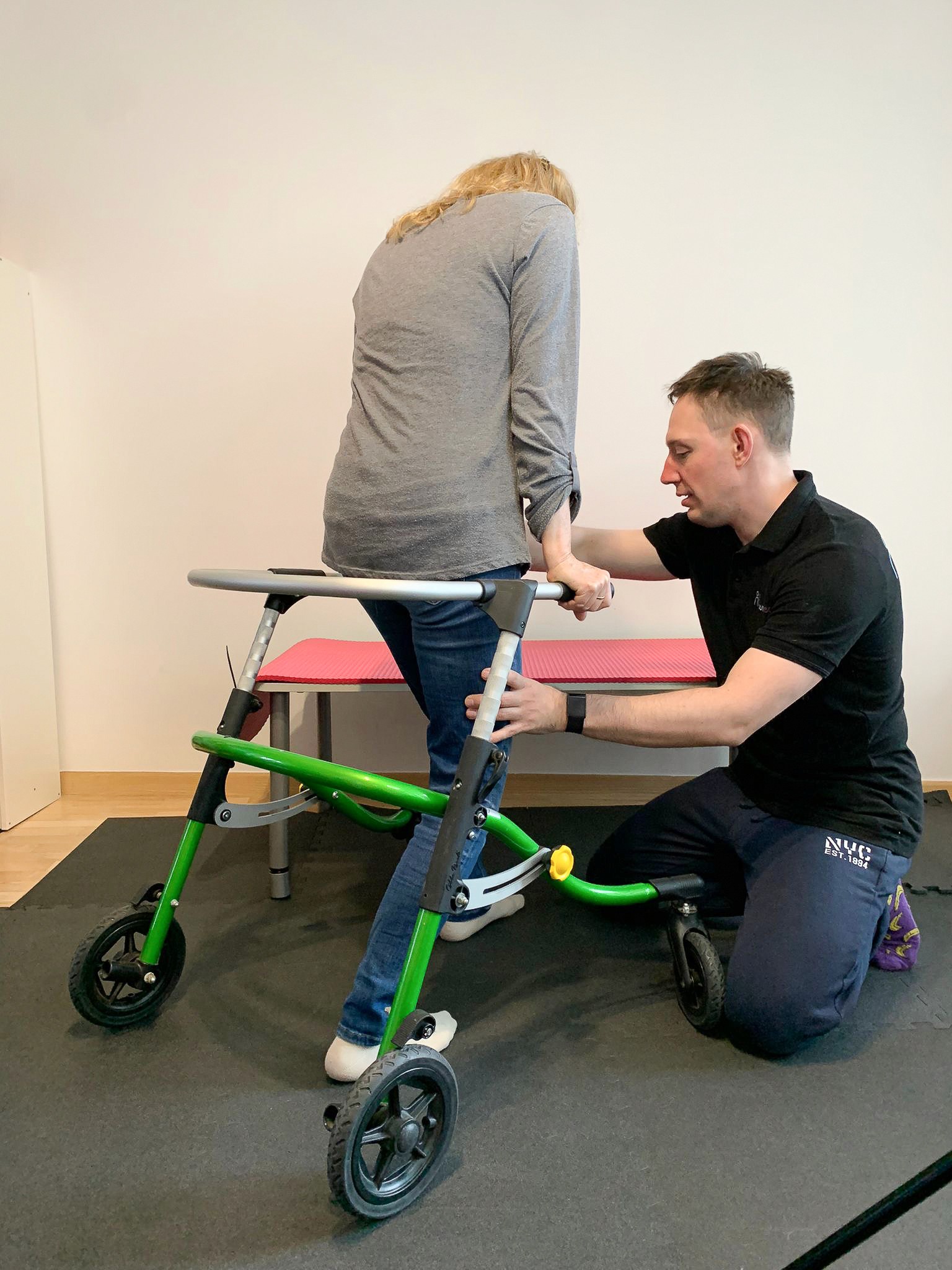 Rehabilitacja neurologiczna dorosłych po operacji wewnątrzczaszkowej lub urazie czaszkowo – mózgowym